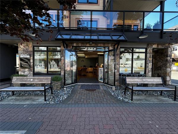 9776 Fourth St, Unit 101, Sidney, BC V8L 2Z1