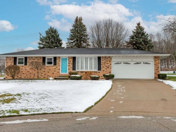 821 Greenmount Court, Mishawaka, IN 46544