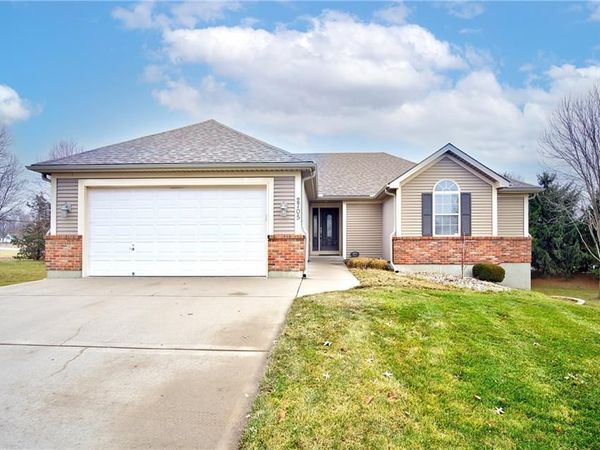 2705 S Breckenridge Drive, Independence, MO 64055