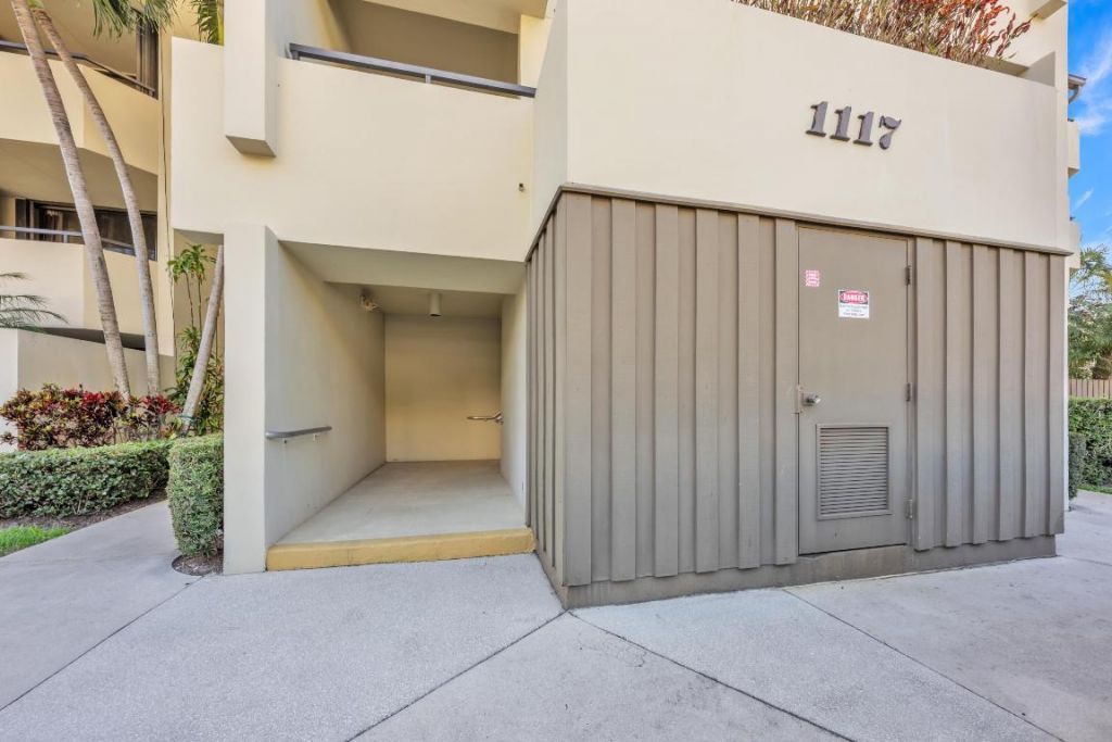 1117 Marine Way E, Unit K2r + Boat, North Palm Beach, FL 33408 Photo