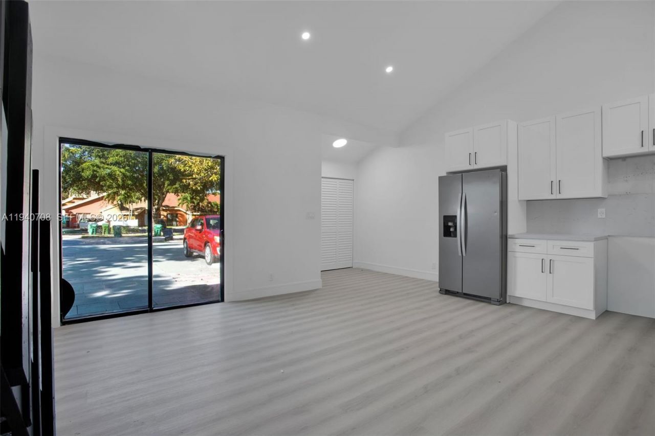 2430 NW 55th Ter, Lauderhill, FL 33313 Photo