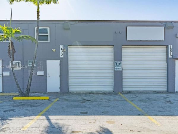 1672 W 31st Pl, Hialeah, FL 33012