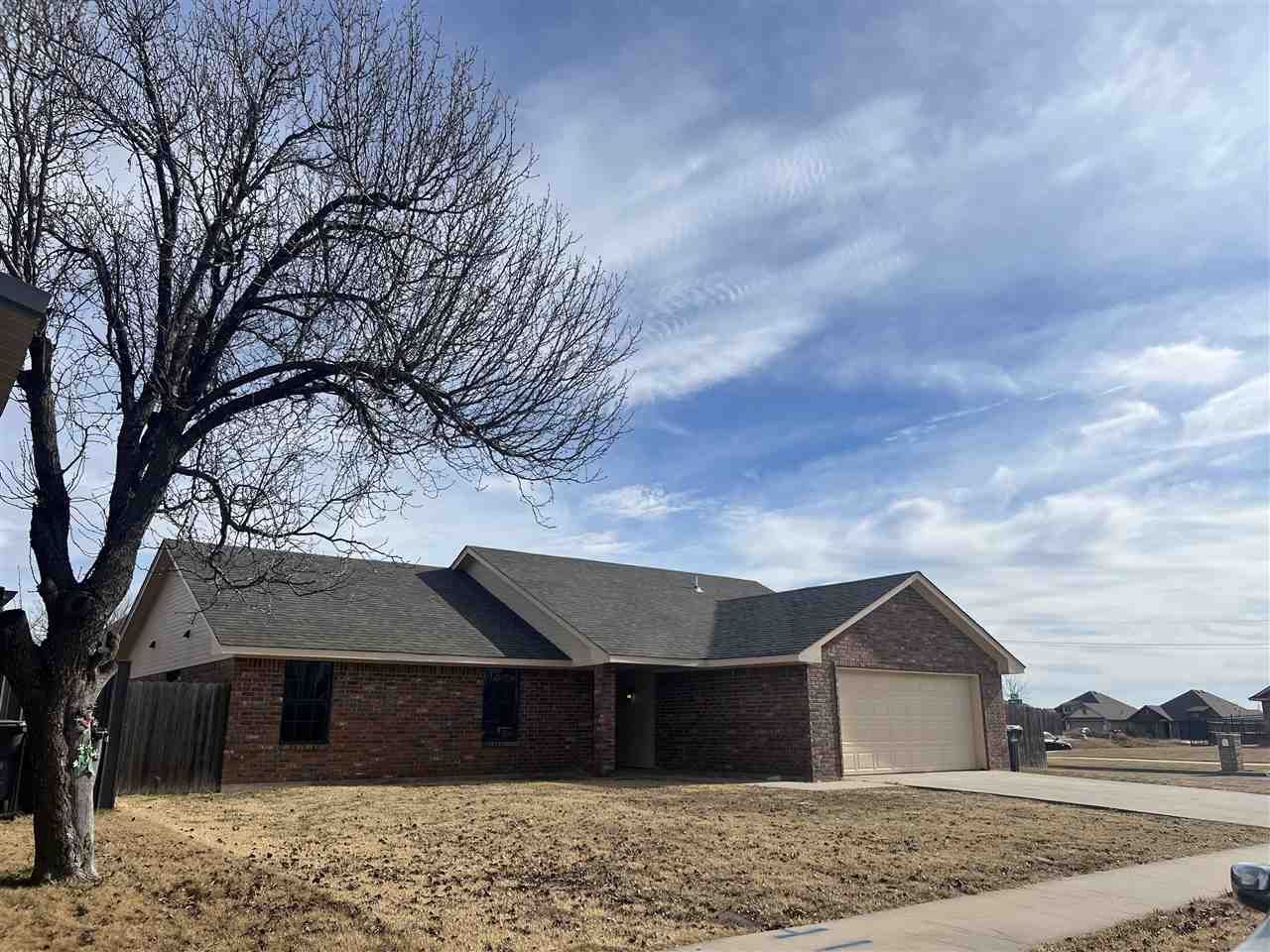 1916 SW Park Grove Dr, Lawton, OK 73505 Main Photo