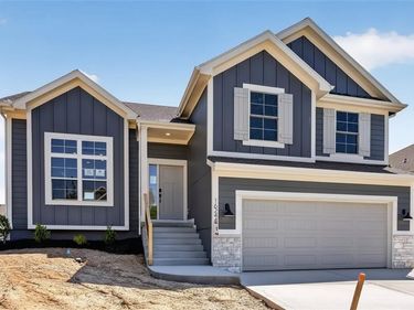 16244 Giorgia Street, Parkville, MO 64152