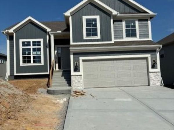 16244 Giorgia Street, Parkville, MO 64152