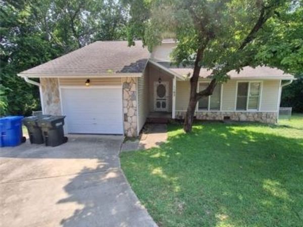 1103 Lake Mont Court, Fayetteville, NC 28311