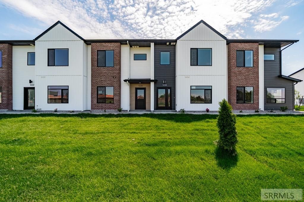 1261 Meadow Edge Ct, Idaho Falls, ID 83402 Main Photo