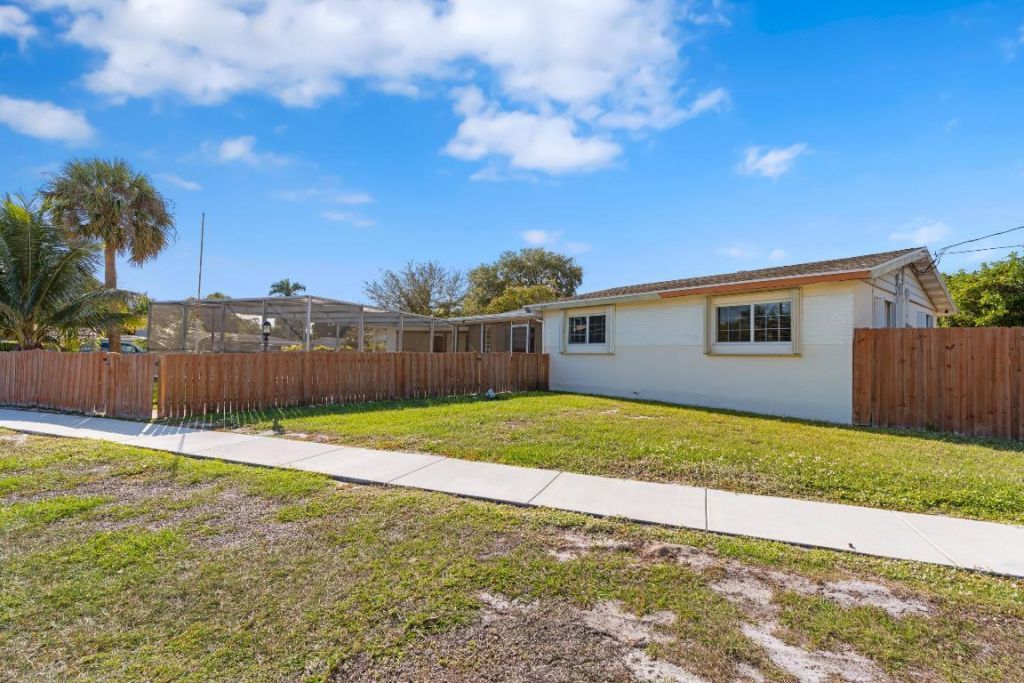 315 SW 6th Court, Boynton Beach, FL 33426 Photo