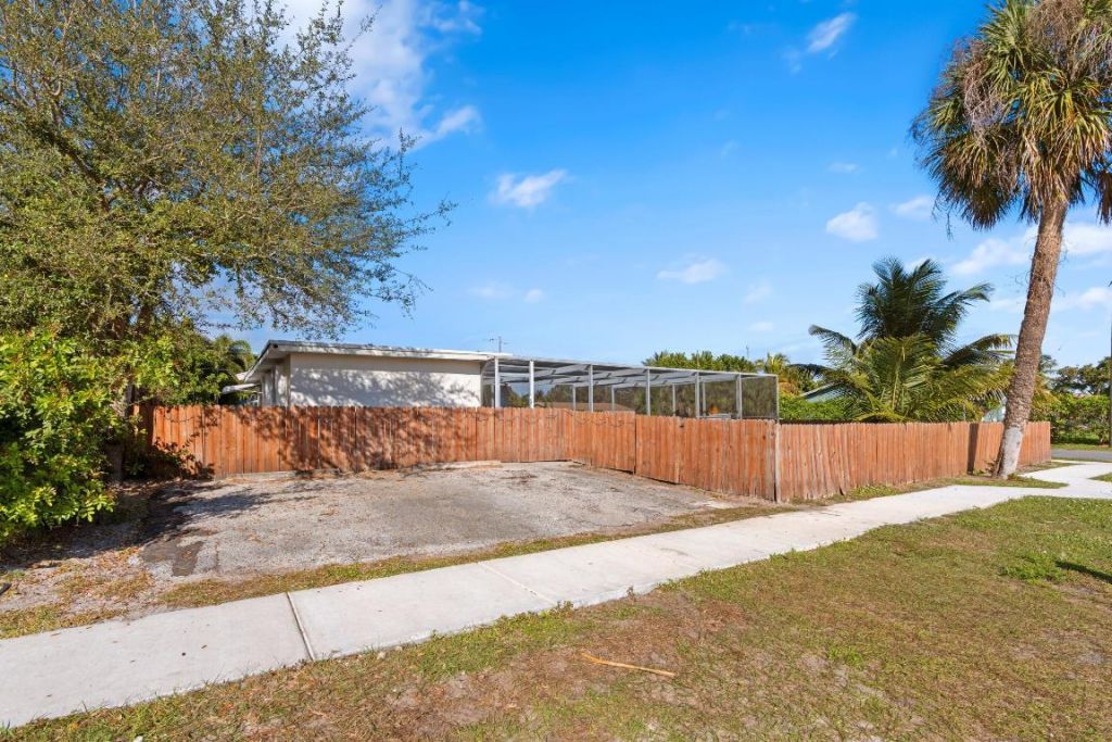 315 SW 6th Court, Boynton Beach, FL 33426 Photo