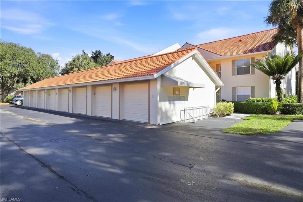 289 Robin Hood Cir, Unit 101, Naples, FL 34104 Photo