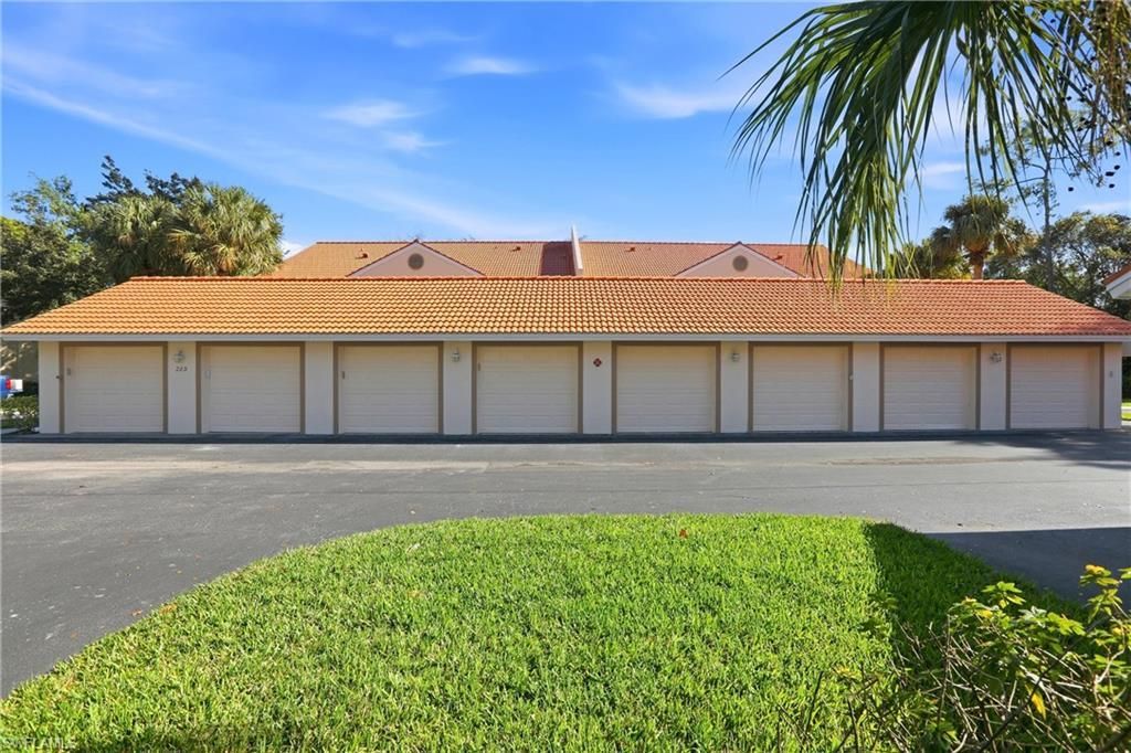 289 Robin Hood Cir, Unit 101, Naples, FL 34104 Photo