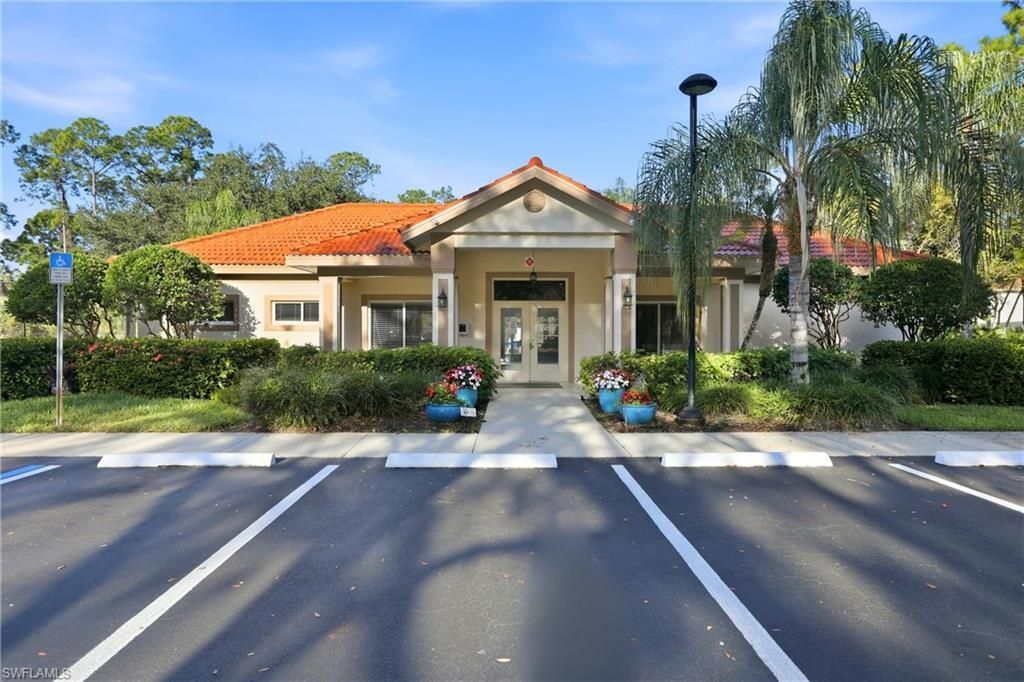 289 Robin Hood Cir, Unit 101, Naples, FL 34104 Photo