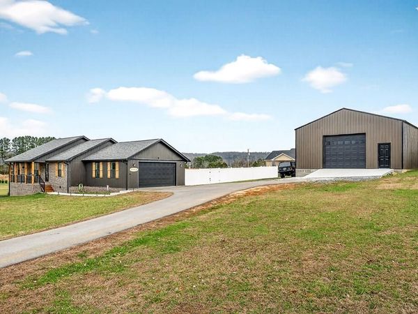 1004 North Spring St., Sparta, TN 38583