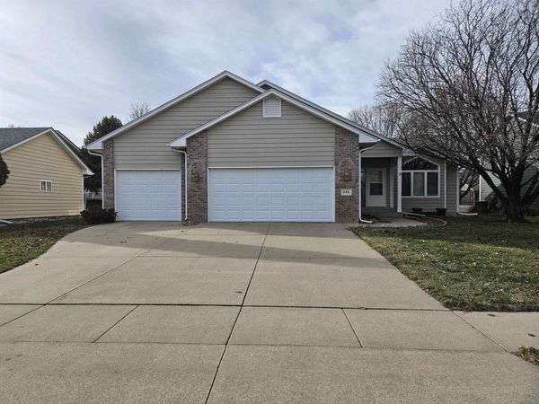646 Bison Trail, Dakota Dunes, SD 57049