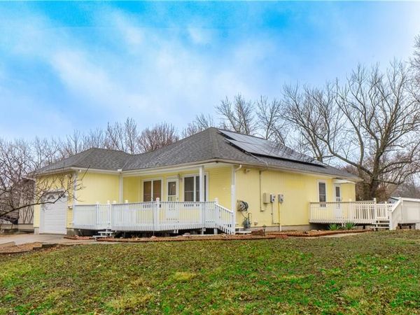 202 E McGaughy Street, Hamilton, MO 64644