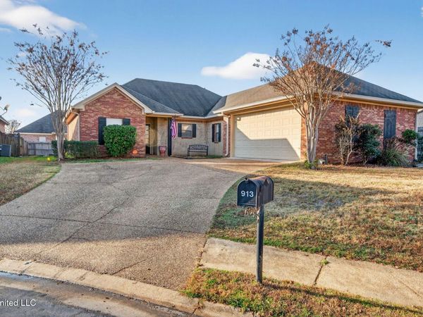 913 Caitlin Cove, Brandon, MS 39047