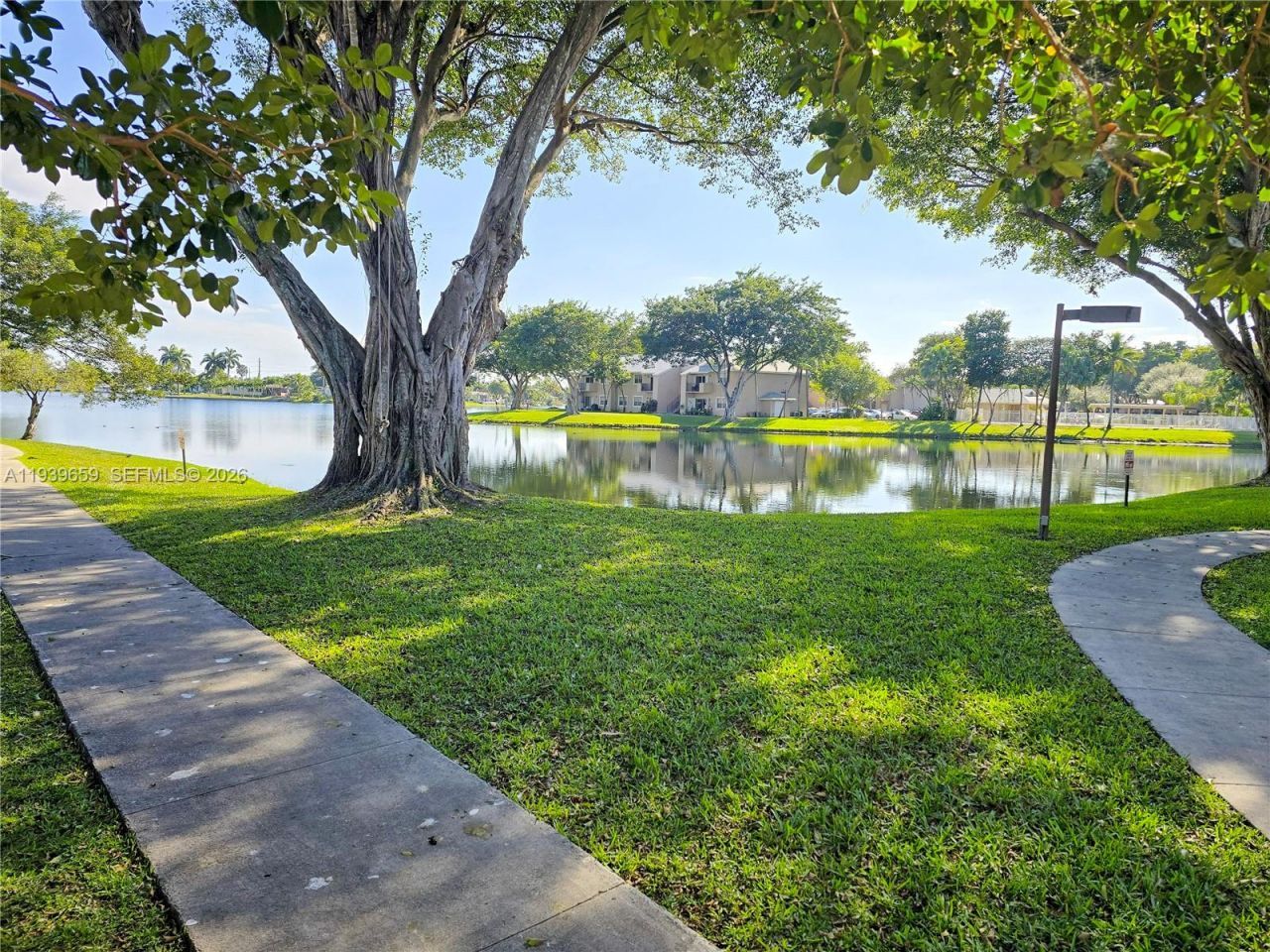 2331 NW 96th Ter, Unit 17L, Pembroke Pines, FL 33024 Photo