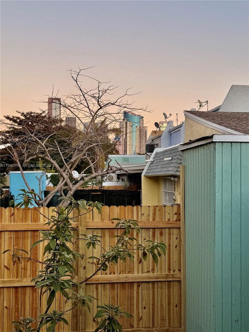 617 NW 10th St , Miami, FL 33136 Photo