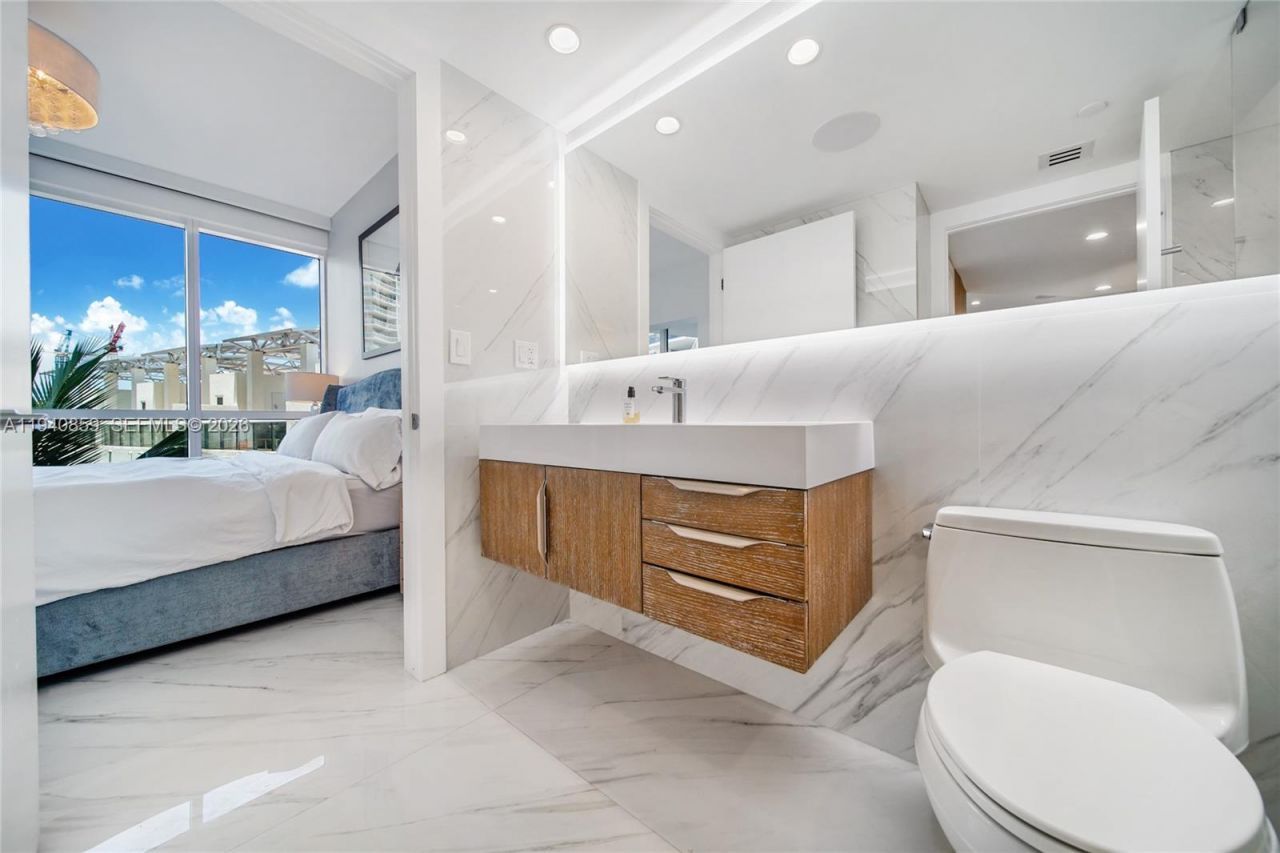 400 Alton Rd, Unit 409, Miami Beach, FL 33139 Photo