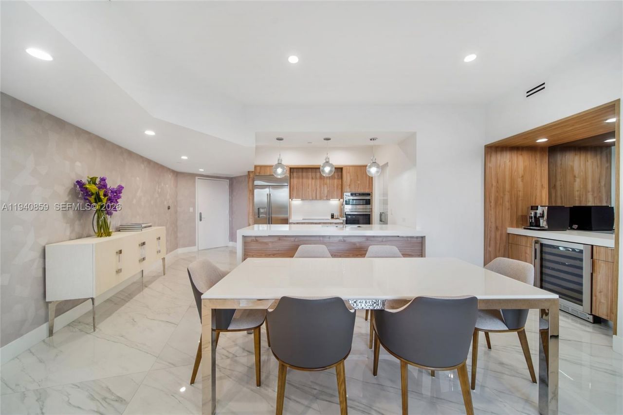 400 Alton Rd, Unit 409, Miami Beach, FL 33139 Photo