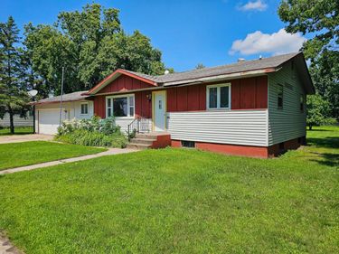 452 4th St NW, Perham, MN 56573