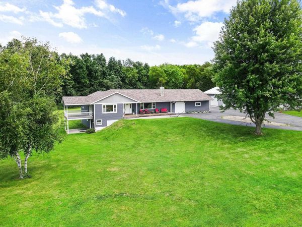 64 Oakland Road, Cambridge, WI 53523