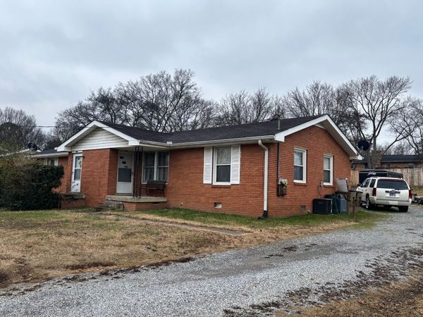 210 Anderson Ln, Hendersonville, TN 37075