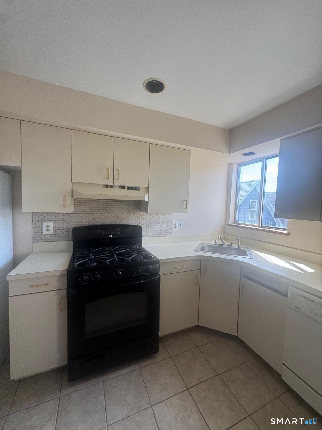 204 Wheeler, Unit APT 9, Bridgeport, CT 06606 Main Photo