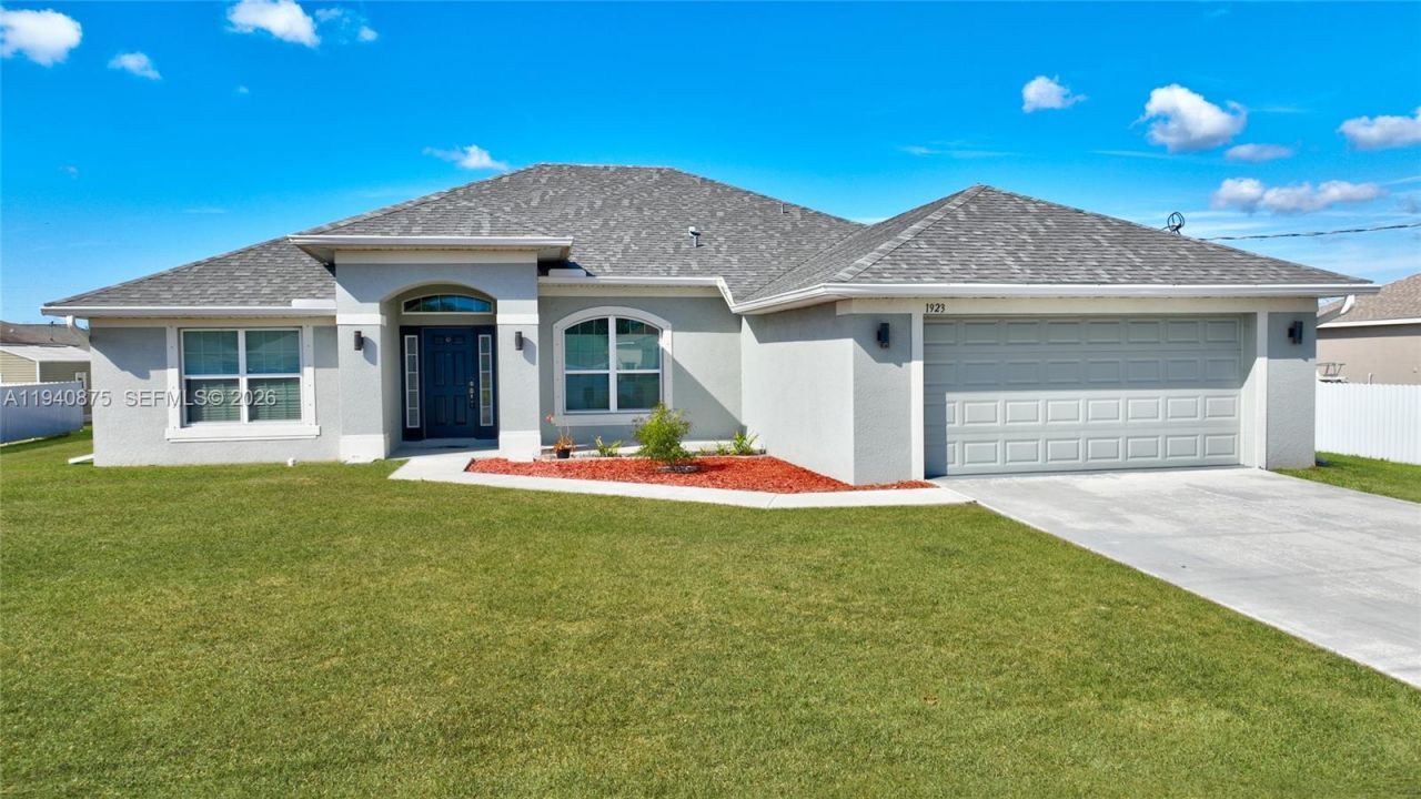 1923 Villia, Lehigh Acres, FL 33972 Photo