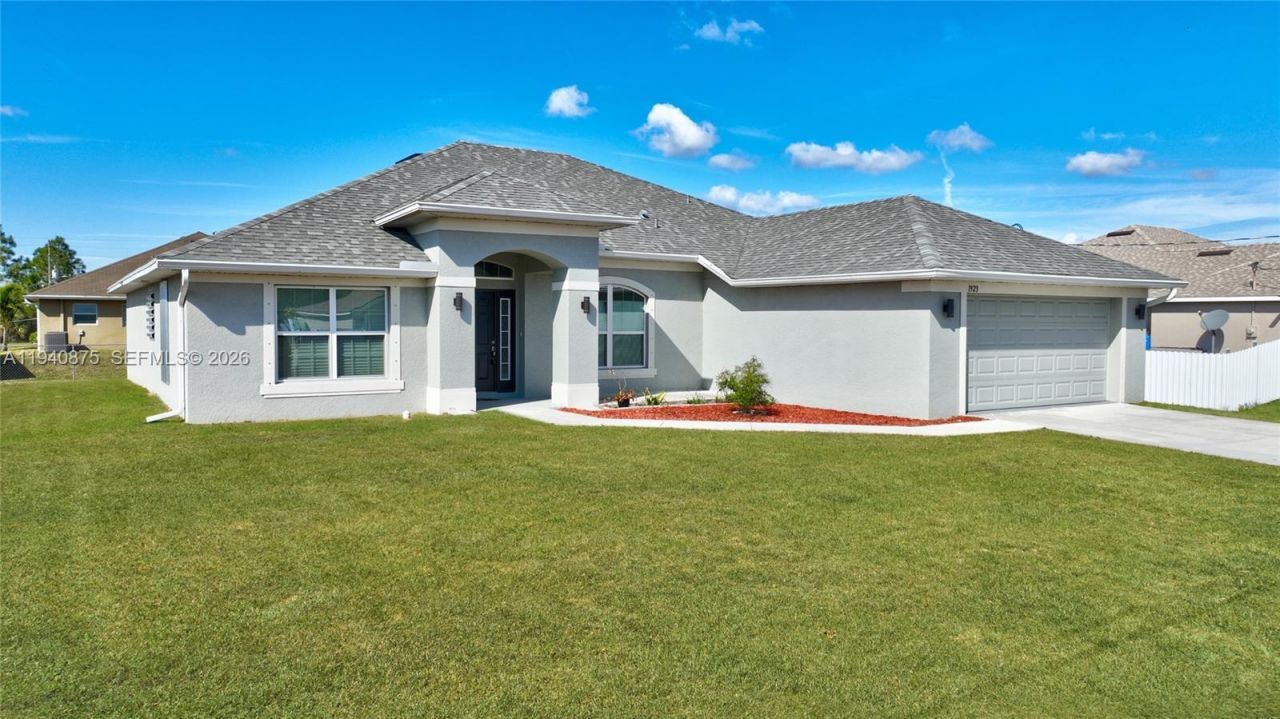1923 Villia, Lehigh Acres, FL 33972 Photo