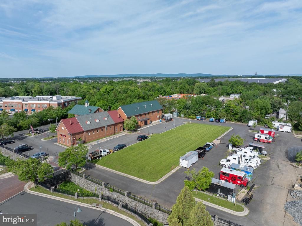 43140 Town Hall Plaza, Chantilly, VA 20152 Main Photo