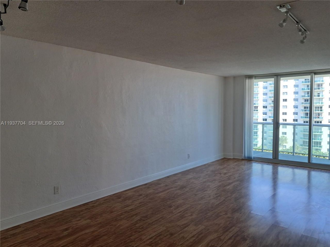 19380 Collins Ave, Unit 806, Sunny Isles Beach, FL 33160 Photo