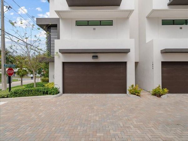 1052 N Victoria Park Road, Fort Lauderdale, FL 33304