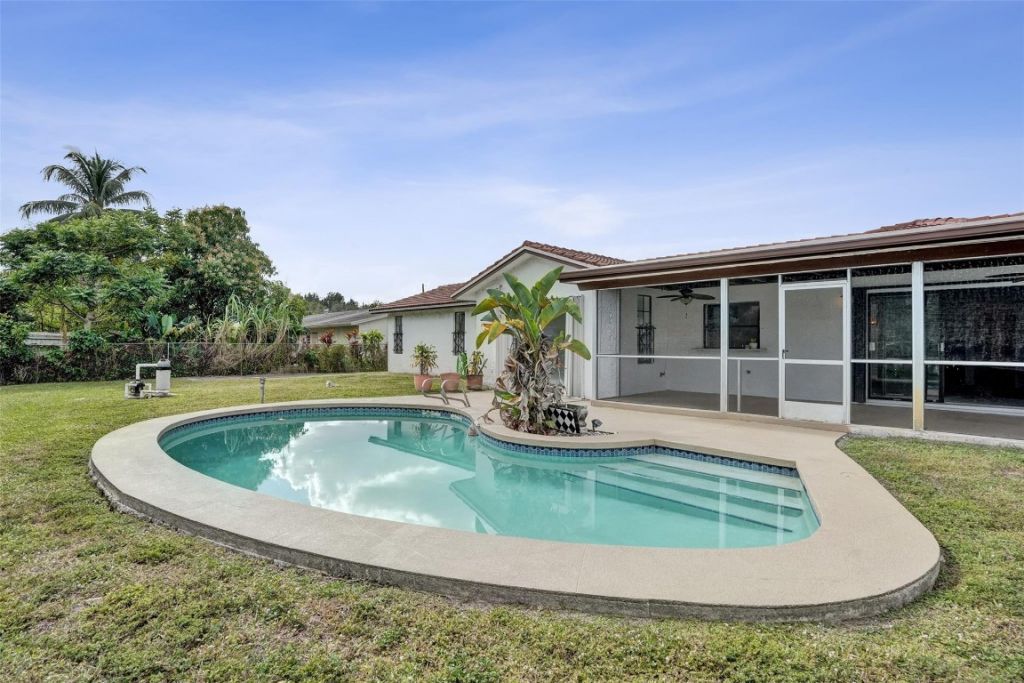 65 W Palm Drive, Margate, FL 33063 Photo