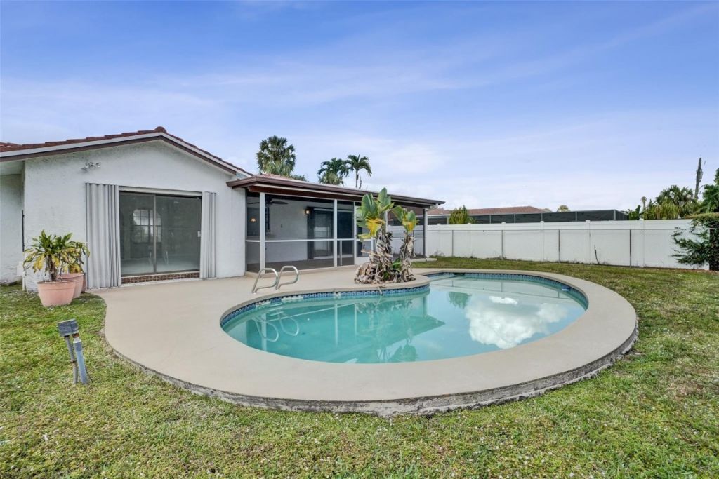 65 W Palm Drive, Margate, FL 33063 Photo