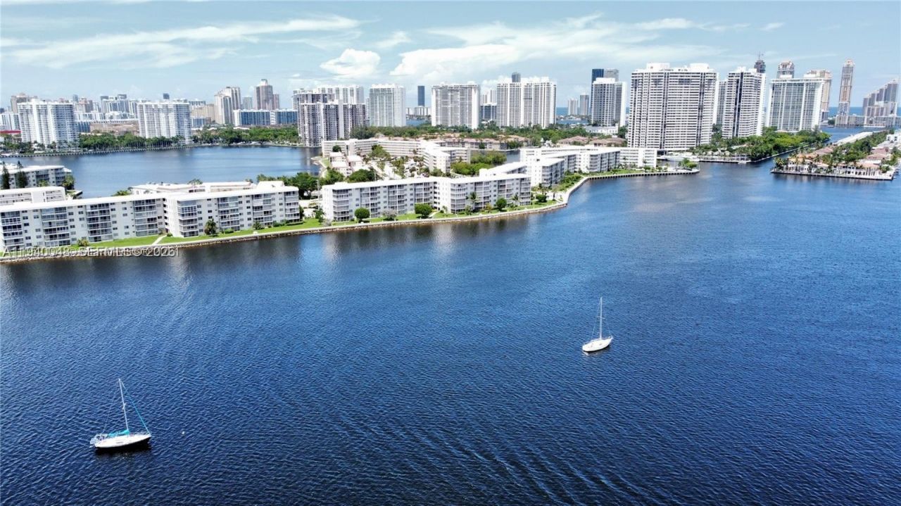 3020 Marcos Dr, Unit S214, Aventura, FL 33160 Photo