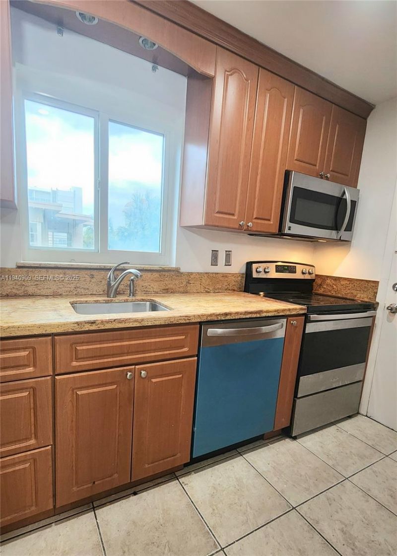 1020 94th St, Unit 301, Bay Harbor Islands, FL 33154 Photo