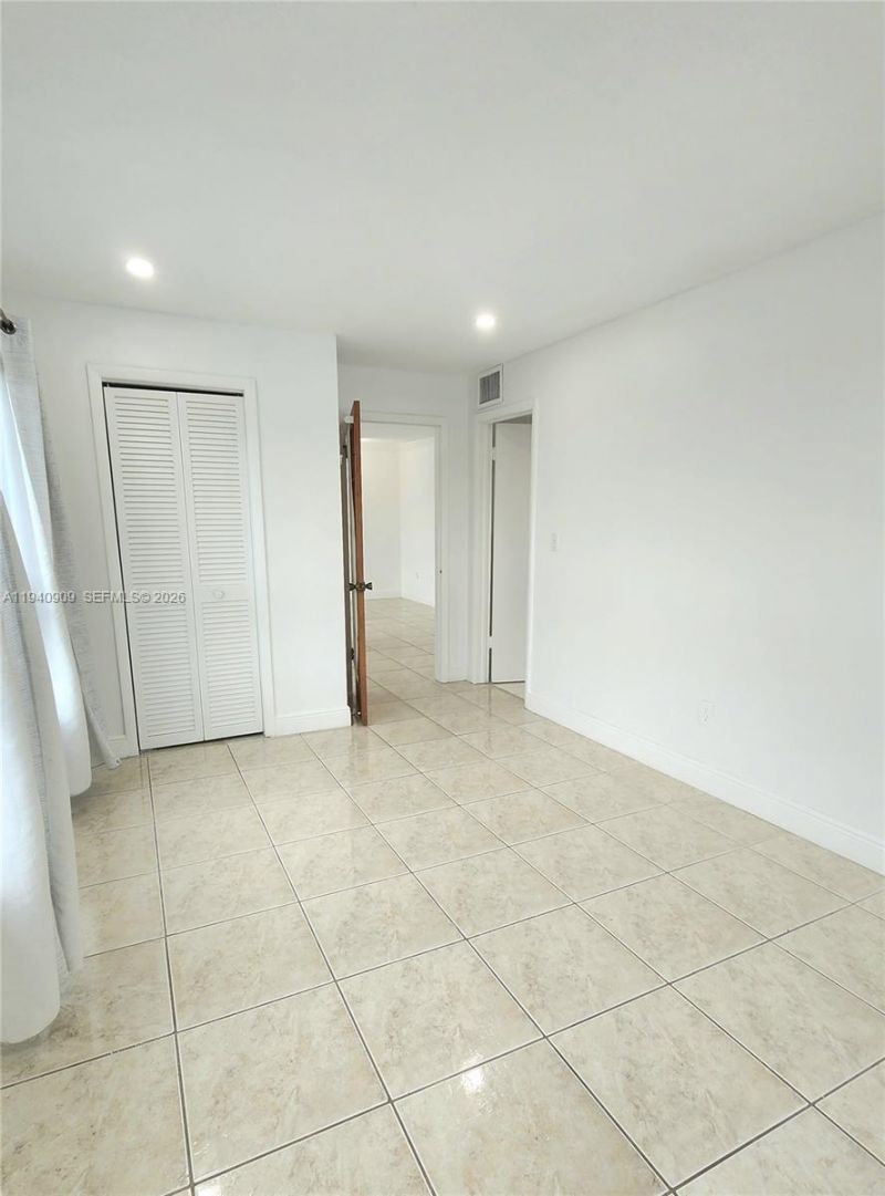1020 94th St, Unit 301, Bay Harbor Islands, FL 33154 Photo