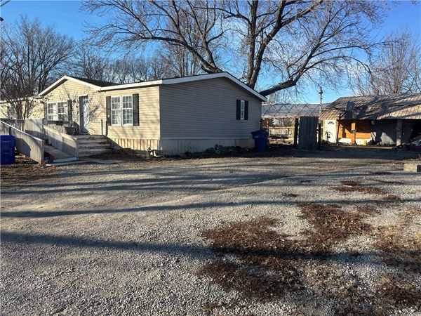 210 S Walnut Street, Houstonia, MO 65333