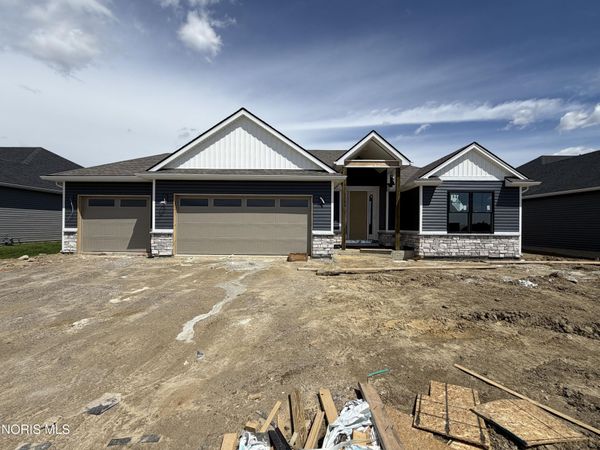 9830 Featherwood Lane, Sylvania, OH 43560
