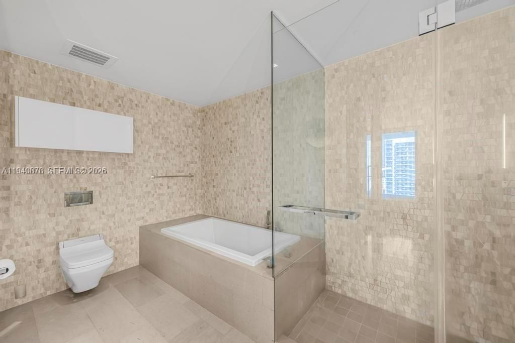 68 SE 6th St , Unit 1710, Miami, FL 33131 Photo