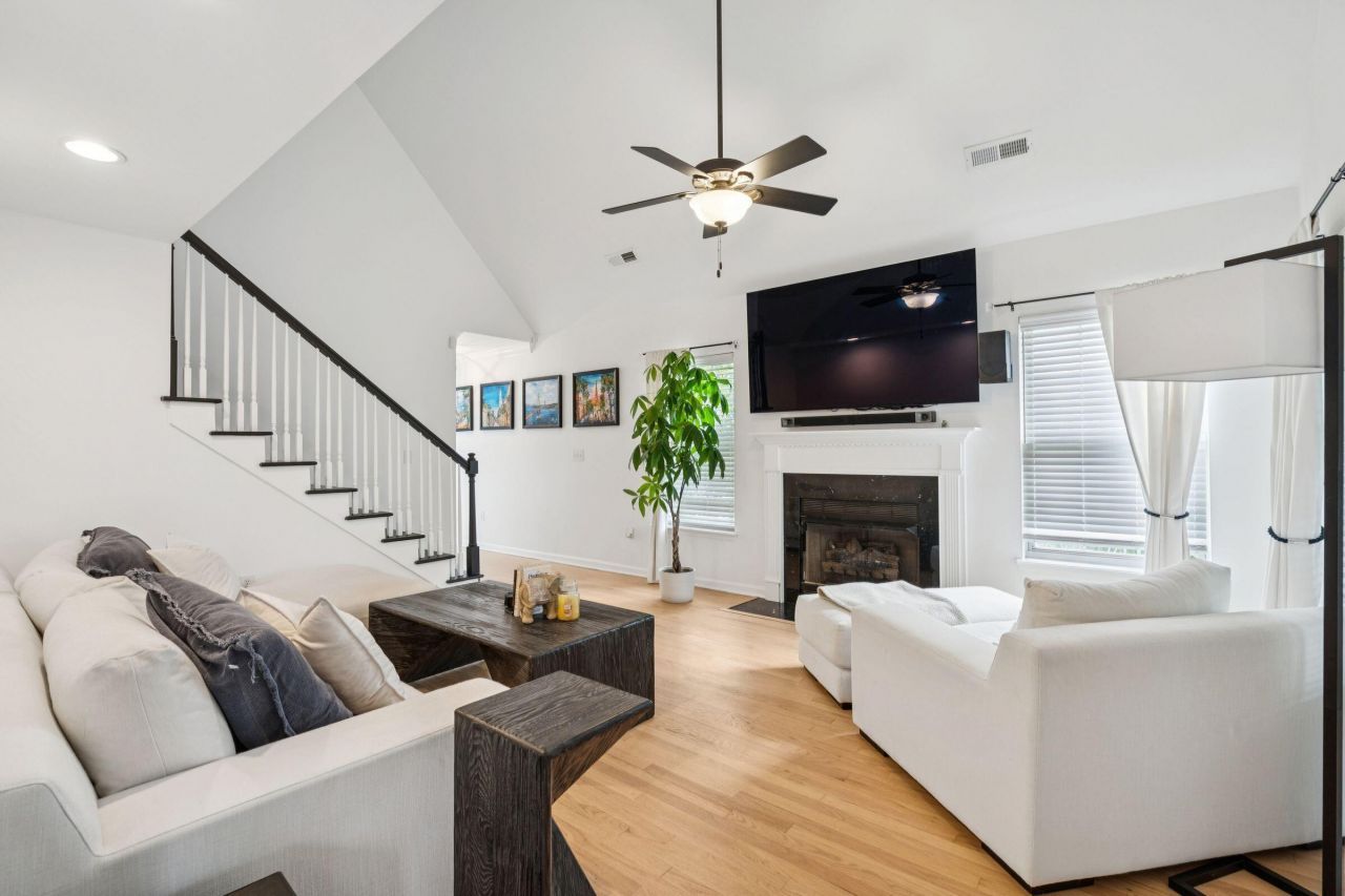 1717 Lotus Lane Photo 4