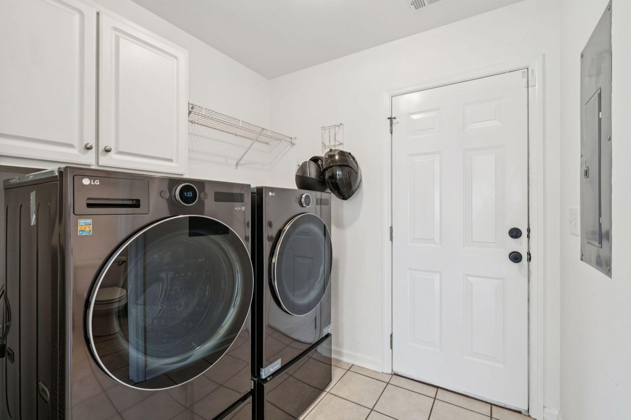 1717 Lotus Lane Photo 44