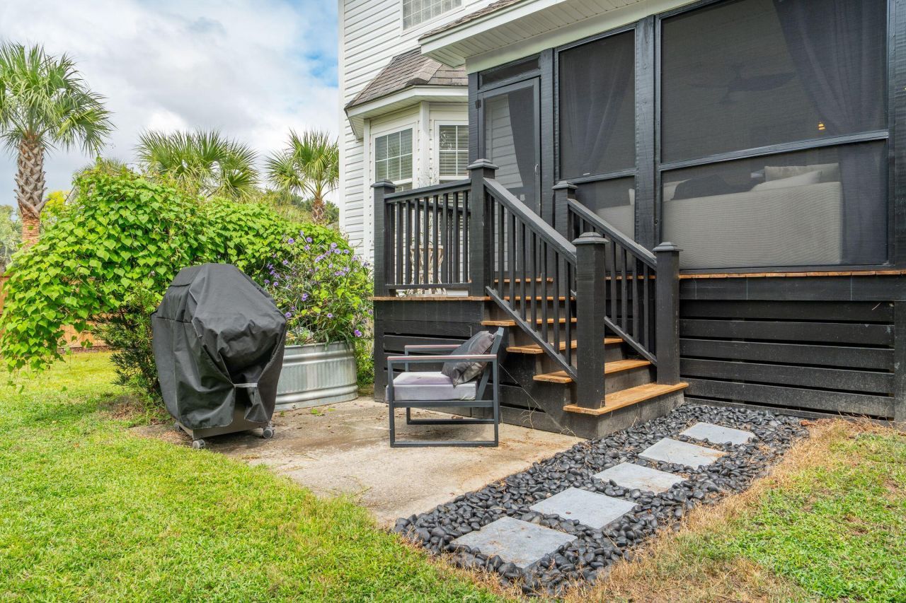 1717 Lotus Lane Photo 49