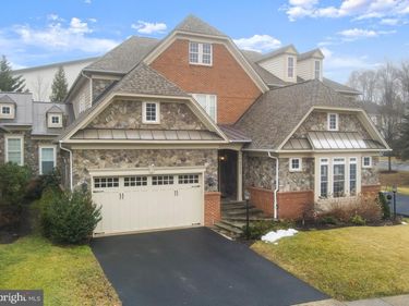 47672 PAULSEN SQUARE, STERLING, VA 20165