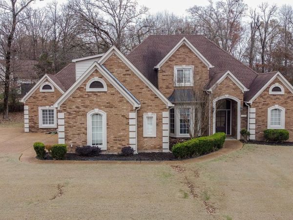 8465 BELMOR LAKES DR, Olive Branch, MS 38654
