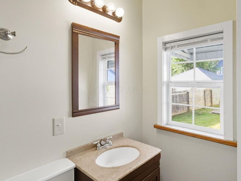 44 W Pacemont Road, Columbus, OH 43202 Photo 12