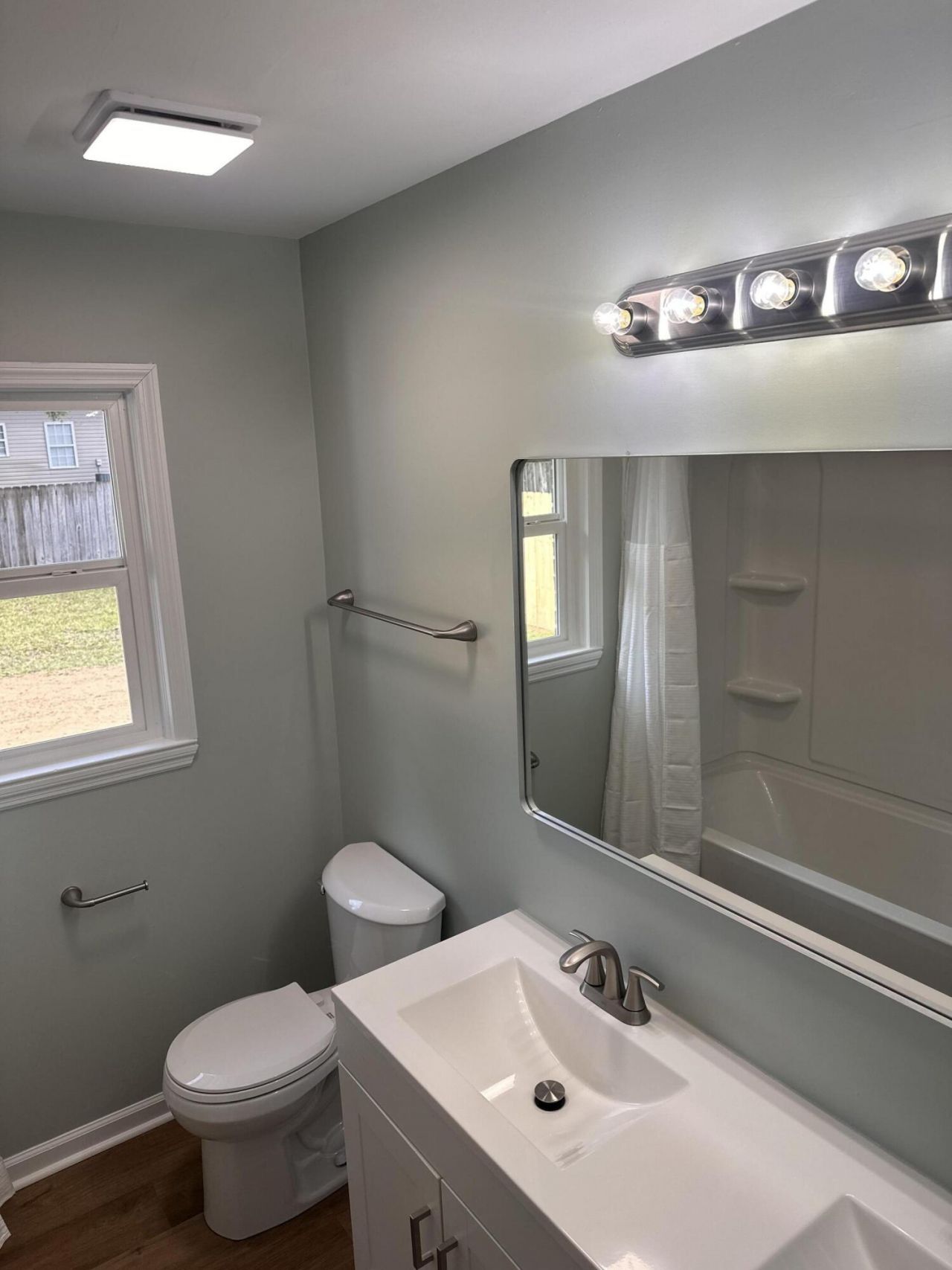 1038 Harbor View Road Photo 14