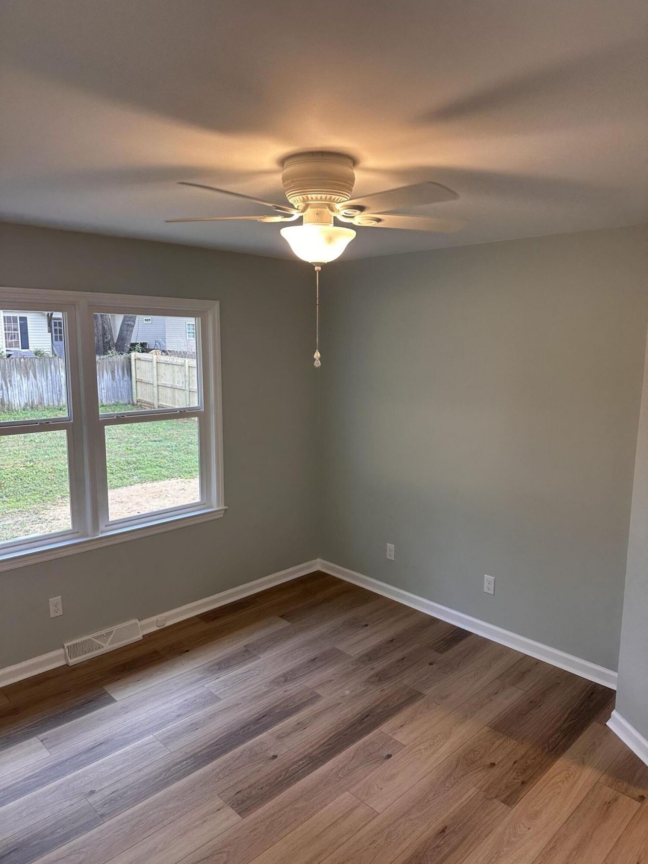 1038 Harbor View Road Photo 9