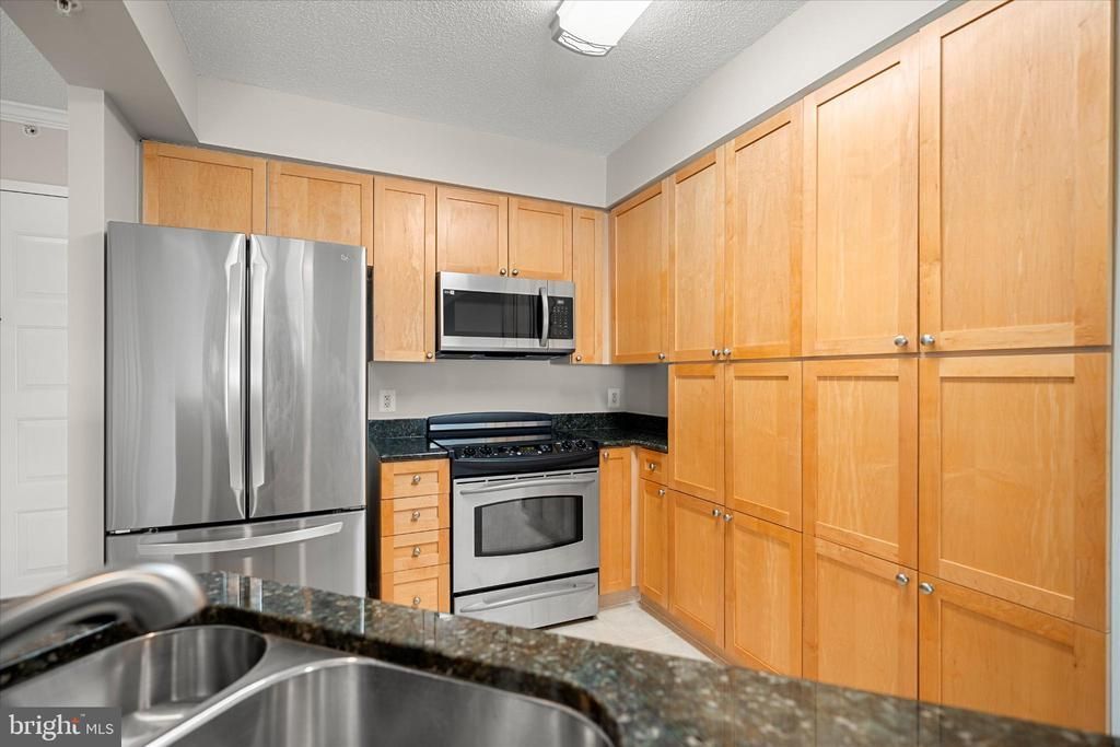 3101 N Hampton Drive, Unit 1005, Alexandria, VA 22302 Main Photo